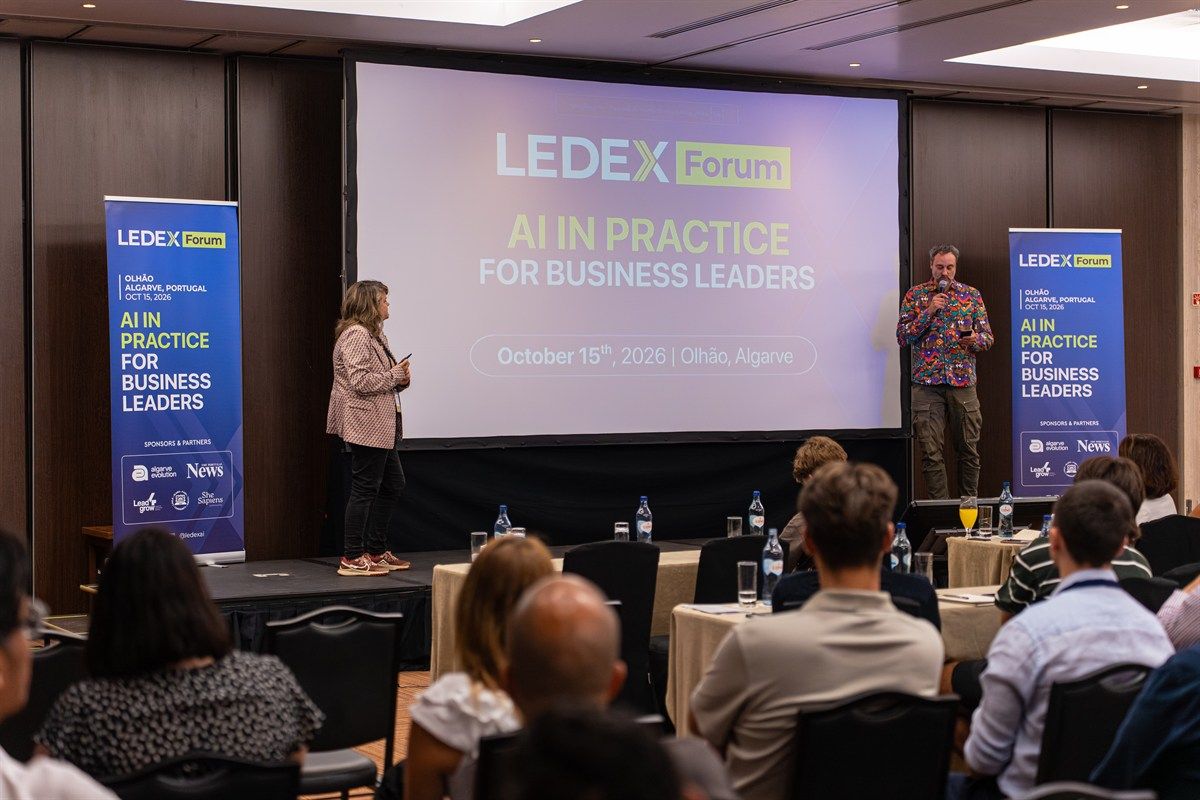 Opening session of LEDEX Forum 2026 at Real Marina Hotel & Spa, with the audience facing the stage screen